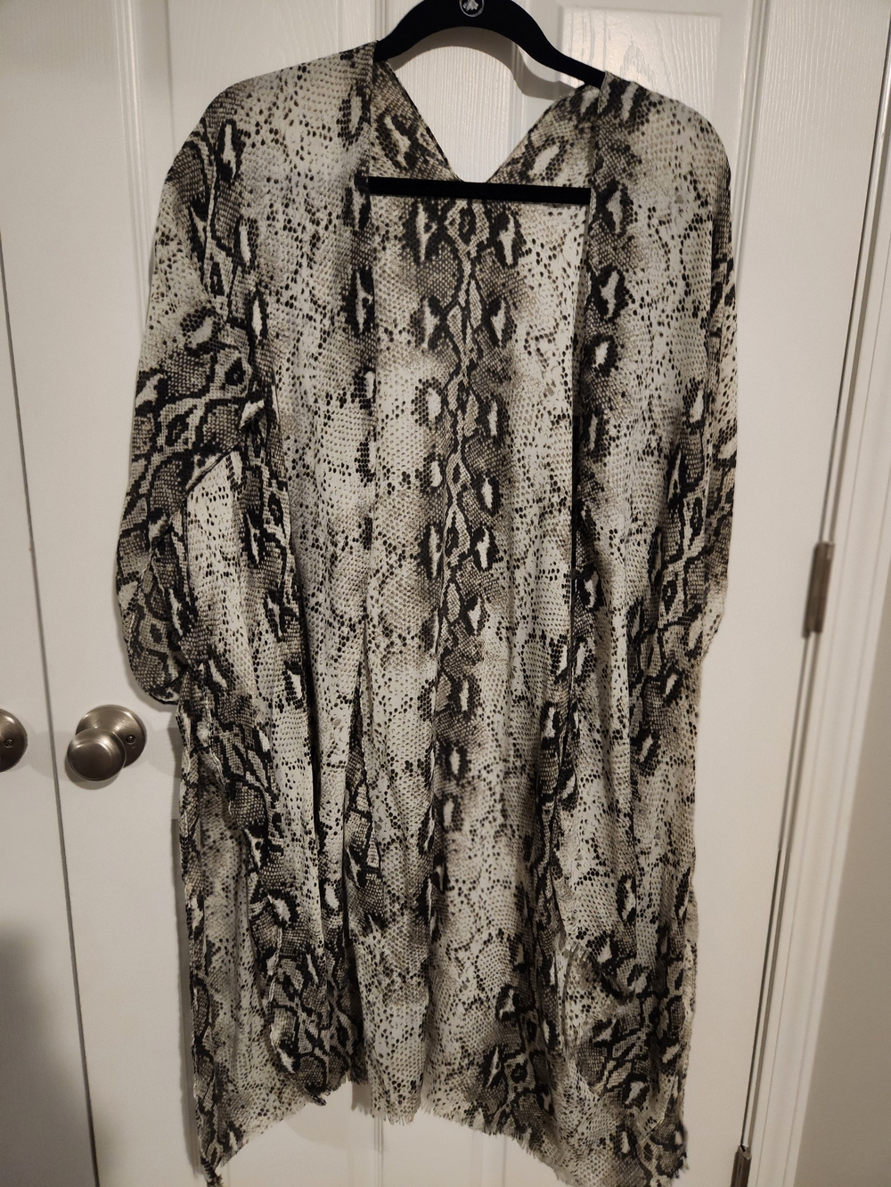 Source Unknown Black & White Snake Print Open Cardigan
